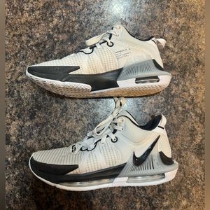 Nike Lebron Witness men’s size 9.5 women’s 11